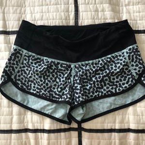 Lululemon speed up 2.5” shorts